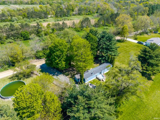 5200 N 325 E, Howe, IN 46746