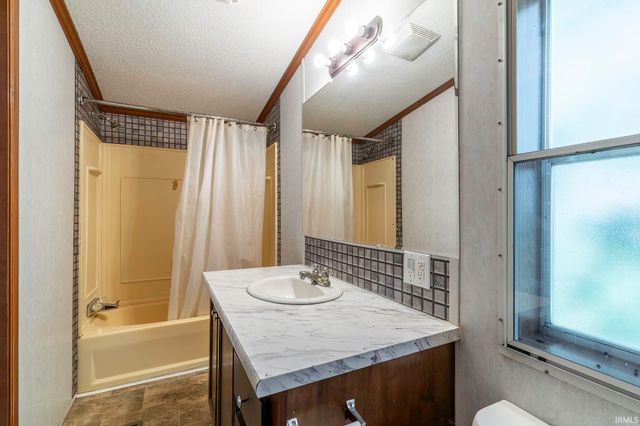 5200 N 325 E, Howe, IN 46746