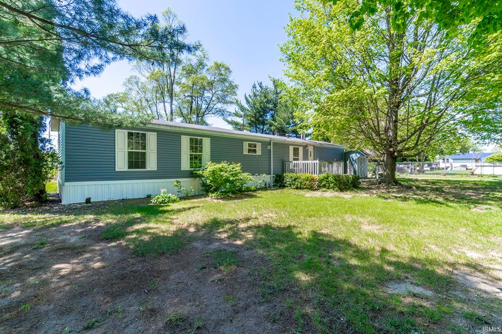 5200 N 325 E, Howe, IN 46746