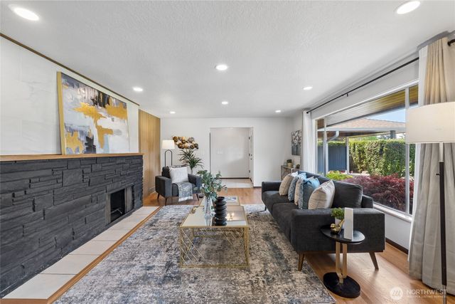 18832 1st Place SW, Normandy Park, WA 98166