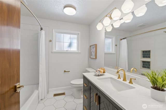 18832 1st Place SW, Normandy Park, WA 98166