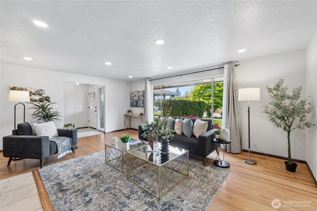18832 1st Place SW, Normandy Park, WA 98166
