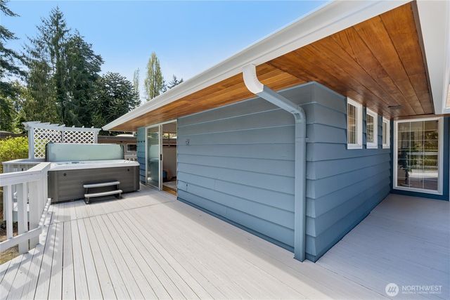 18832 1st Place SW, Normandy Park, WA 98166