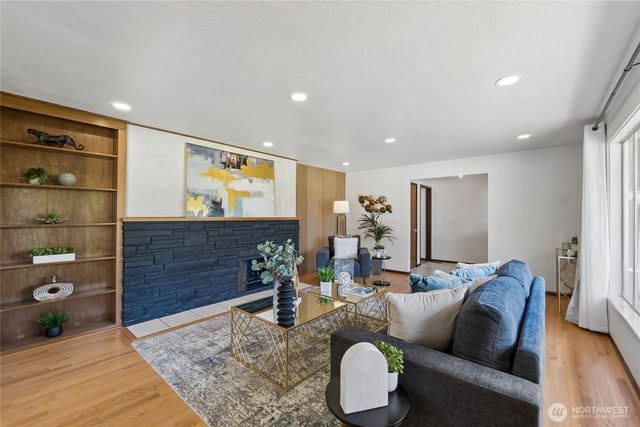 18832 1st Place SW, Normandy Park, WA 98166