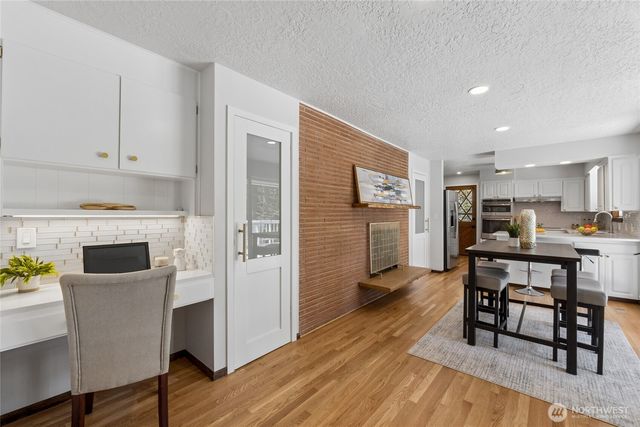 18832 1st Place SW, Normandy Park, WA 98166