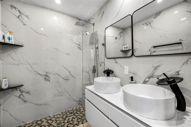 285 NW 45th St, Miami, FL 33127