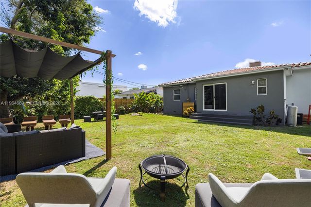 285 NW 45th St, Miami, FL 33127