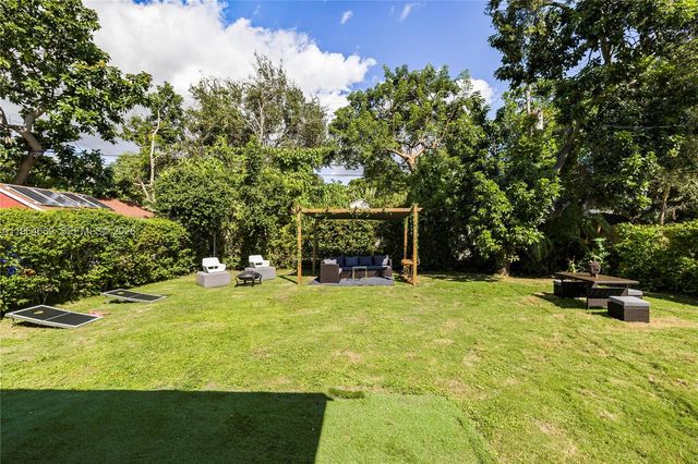 285 NW 45th St, Miami, FL 33127