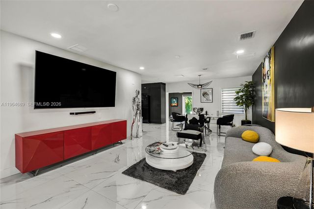 285 NW 45th St, Miami, FL 33127