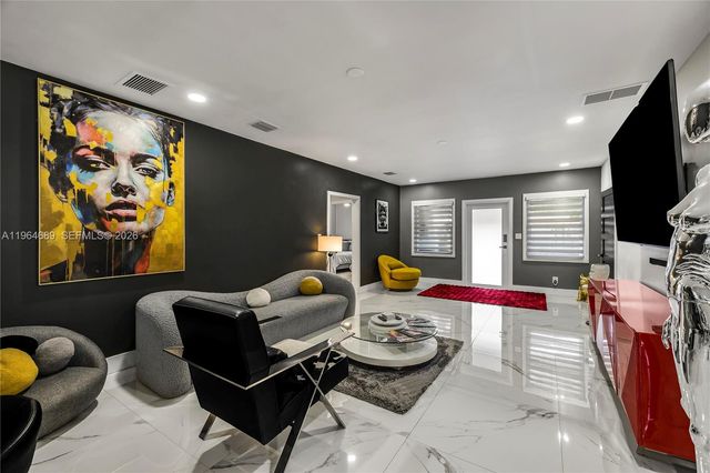 285 NW 45th St, Miami, FL 33127