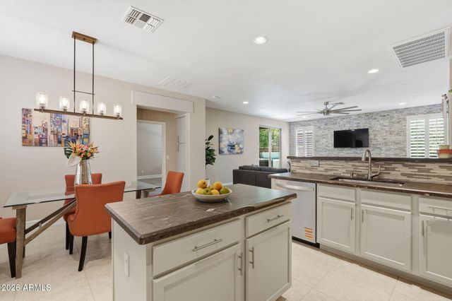 2698 E BOSTON Street, Gilbert, AZ 85295