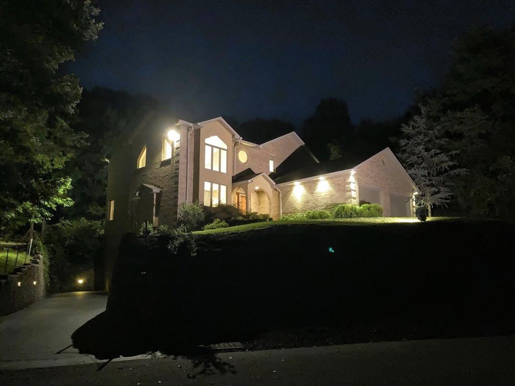 1725 Morwanda ST, Salem, VA 24153