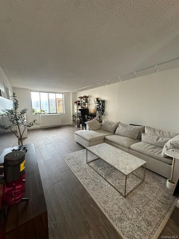 1 Bay Club Drive 3L, Bayside, NY 11360