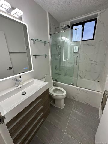 1 Bay Club Drive 3L, Bayside, NY 11360