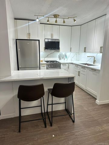 1 Bay Club Drive 3L, Bayside, NY 11360
