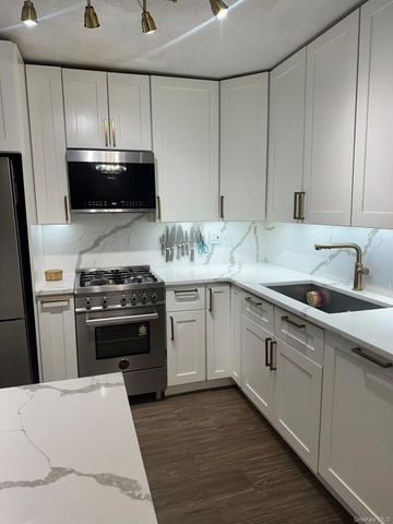 1 Bay Club Drive 3L, Bayside, NY 11360