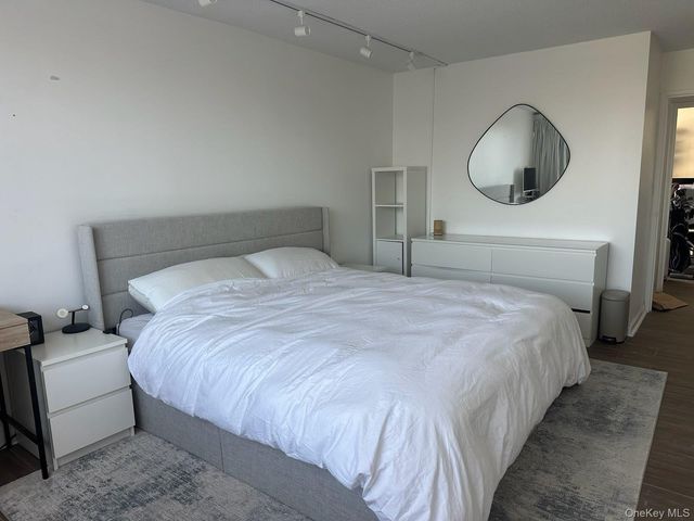 1 Bay Club Drive 3L, Bayside, NY 11360