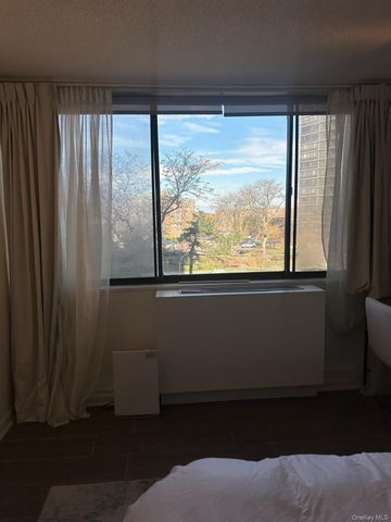 1 Bay Club Drive 3L, Bayside, NY 11360