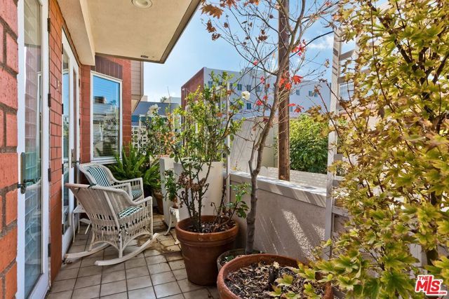 121 N Almont Drive 205, Beverly Hills, CA 90211