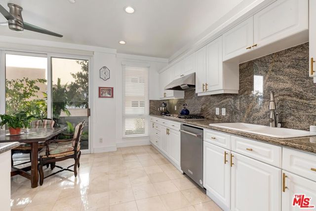 121 N Almont Drive 205, Beverly Hills, CA 90211