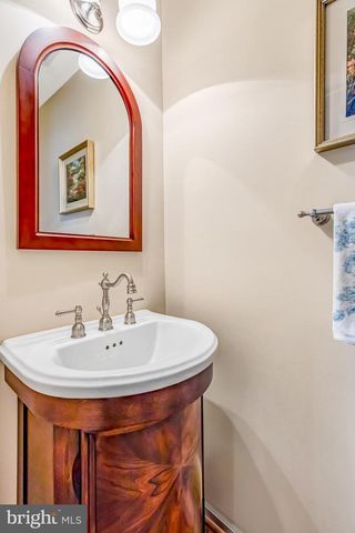 6618 HUNTER CREEK LN, Alexandria, VA 22315