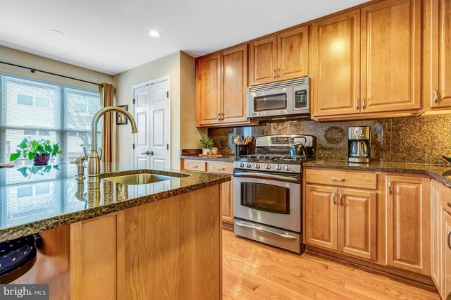 6618 HUNTER CREEK LN, Alexandria, VA 22315