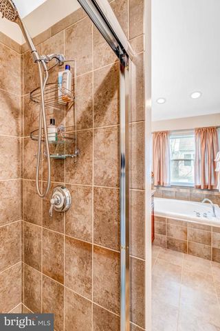 6618 HUNTER CREEK LN, Alexandria, VA 22315