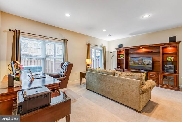 6618 HUNTER CREEK LN, Alexandria, VA 22315