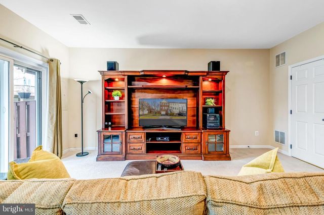 6618 HUNTER CREEK LN, Alexandria, VA 22315