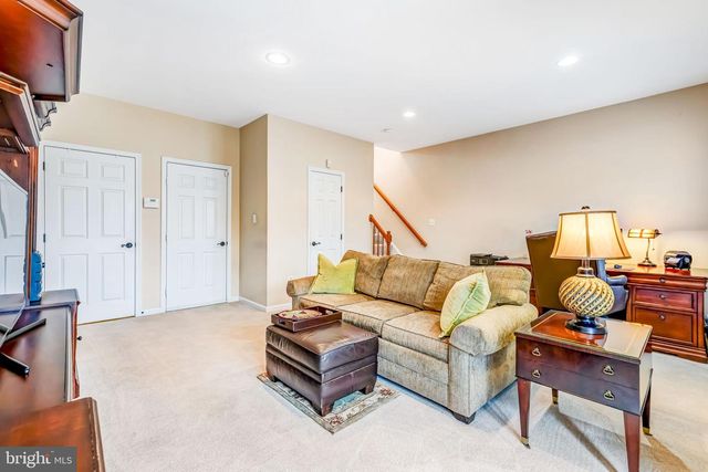 6618 HUNTER CREEK LN, Alexandria, VA 22315