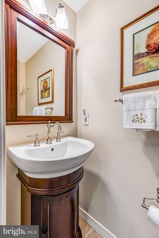 6618 HUNTER CREEK LN, Alexandria, VA 22315