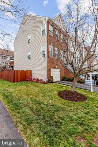 6618 HUNTER CREEK LN, Alexandria, VA 22315