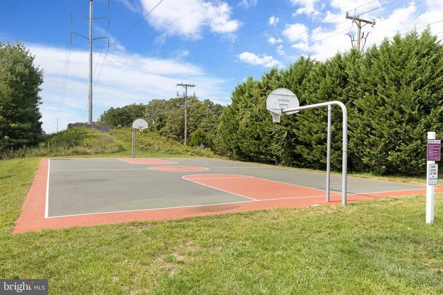 6618 HUNTER CREEK LN, Alexandria, VA 22315