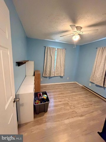 756 GREENWOODS DR, Berkeley Springs, WV 25411