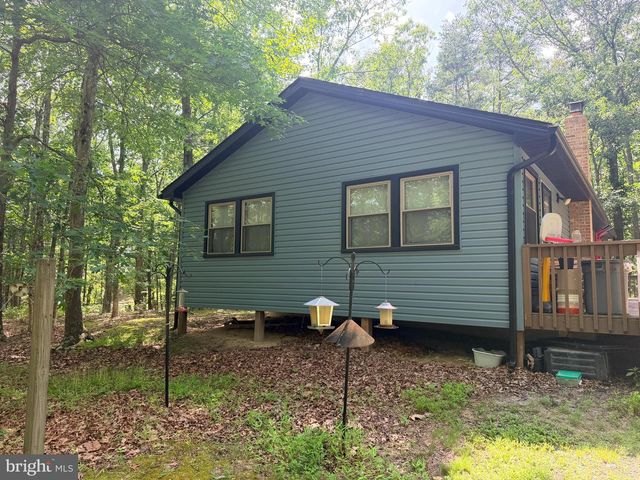 756 GREENWOODS DR, Berkeley Springs, WV 25411