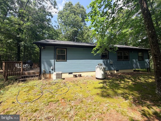 756 GREENWOODS DR, Berkeley Springs, WV 25411