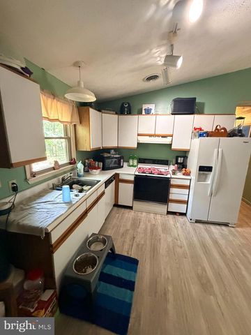 756 GREENWOODS DR, Berkeley Springs, WV 25411