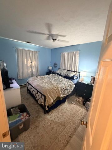 756 GREENWOODS DR, Berkeley Springs, WV 25411