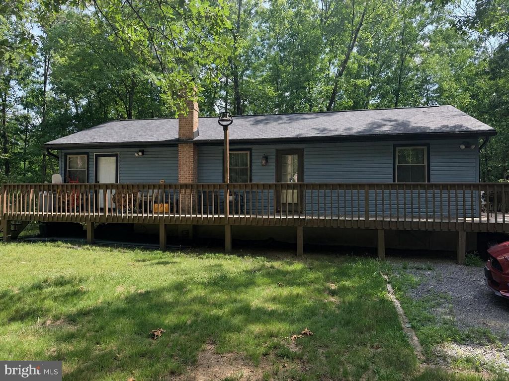 756 GREENWOODS DR, Berkeley Springs, WV 25411