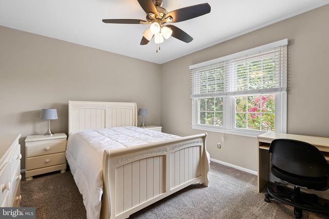 26 LONGSPUR DR, Wilmington, DE 19808
