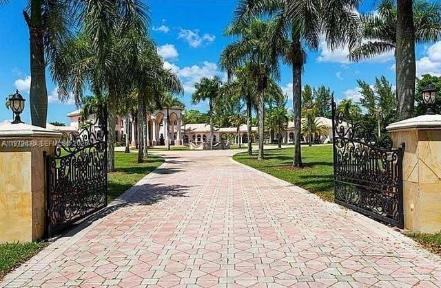 21579 Cartagena Drive, Boca Raton, FL 33428