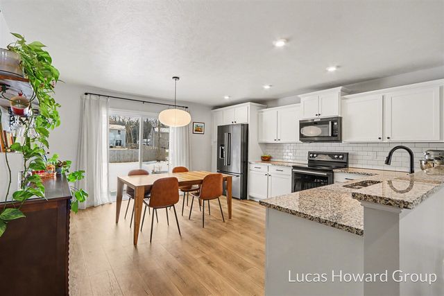 59587 Silvergrass Drive, Mattawan, MI 49071