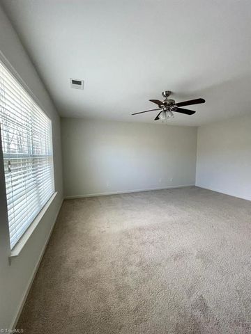 102 Manhattan Avenue, Greensboro, NC 27407