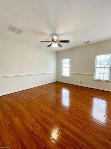 102 Manhattan Avenue, Greensboro, NC 27407