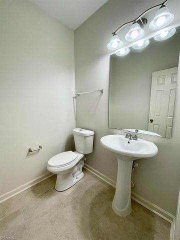 102 Manhattan Avenue, Greensboro, NC 27407