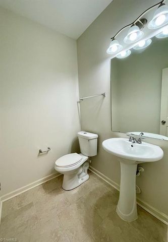 102 Manhattan Avenue, Greensboro, NC 27407