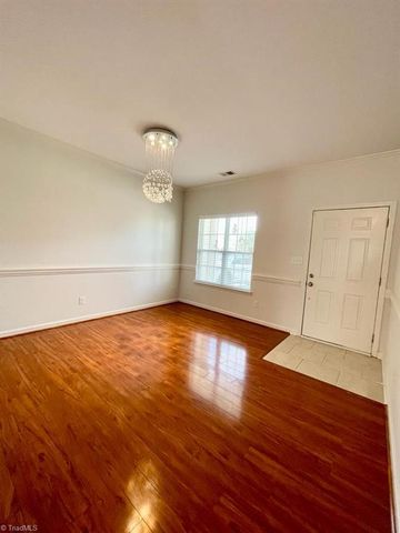 102 Manhattan Avenue, Greensboro, NC 27407