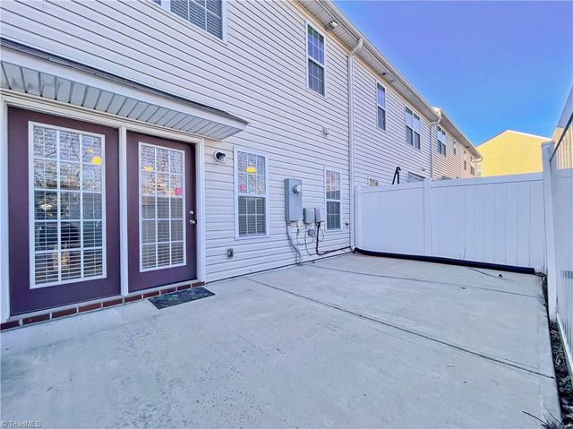 102 Manhattan Avenue, Greensboro, NC 27407