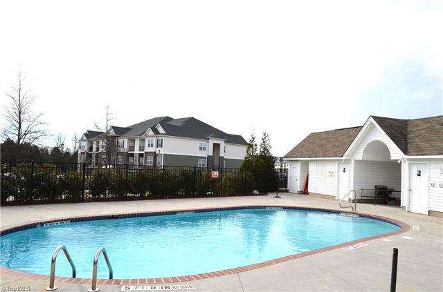 102 Manhattan Avenue, Greensboro, NC 27407