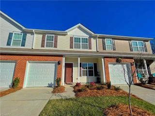 102 Manhattan Avenue, Greensboro, NC 27407